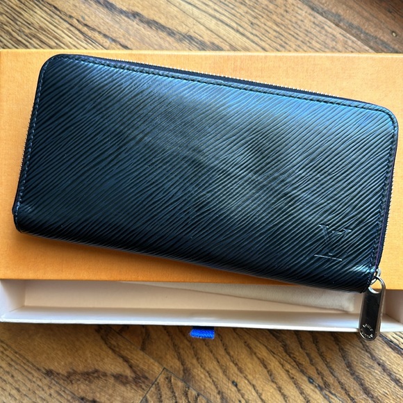 Louis Vuitton Black Epi Leather Zippy Wallet (Authentic Pre-Owned) - Picture 2 of 10